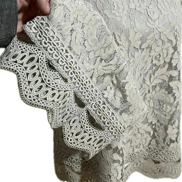 NWOT Listicle lace gray/silver long sleeve top medium - Picture 6 of 13